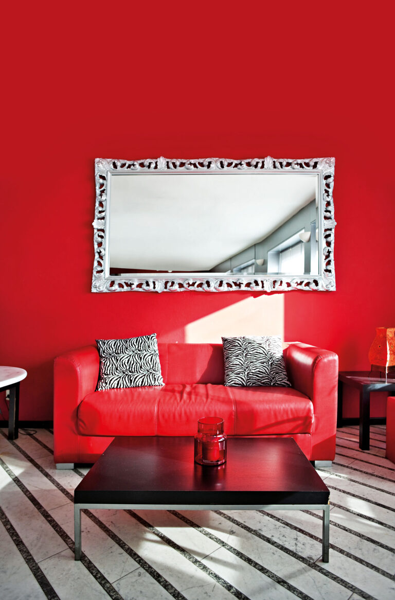 Červený obývací pokoj