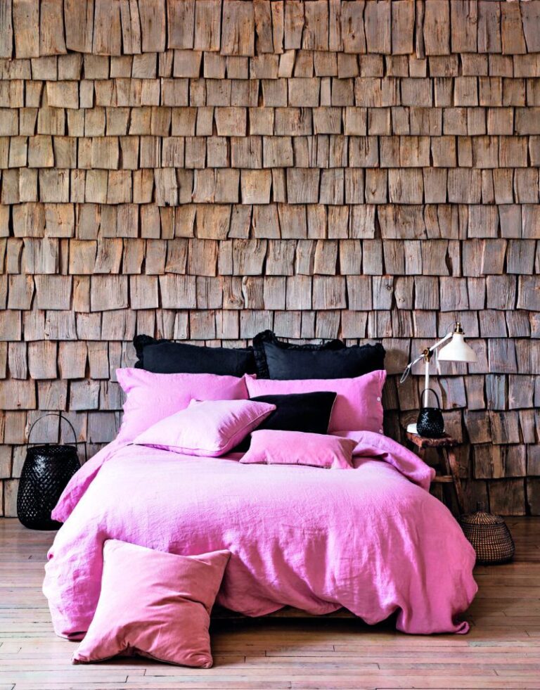 Černo růžová ložnice